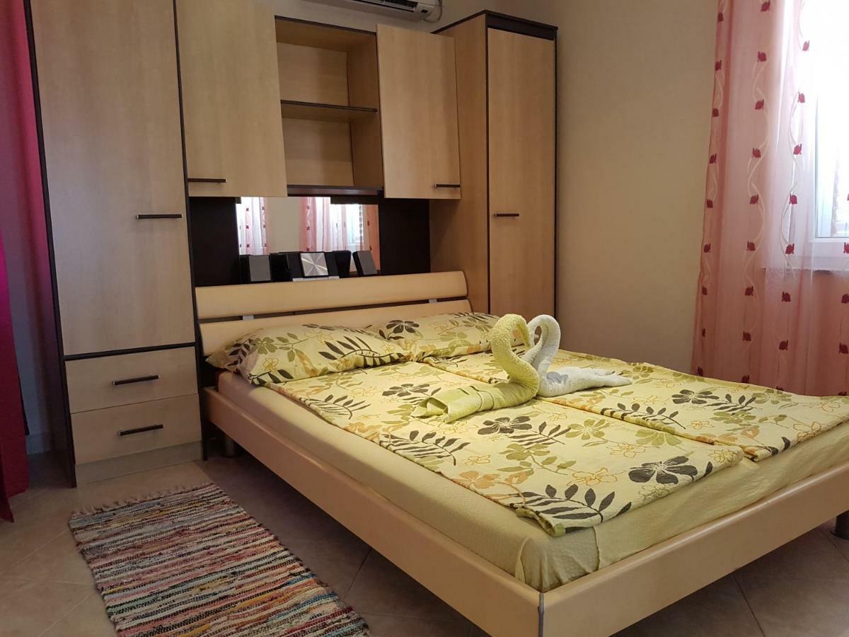 Apartments Mara Novi Vinodolski Luaran gambar